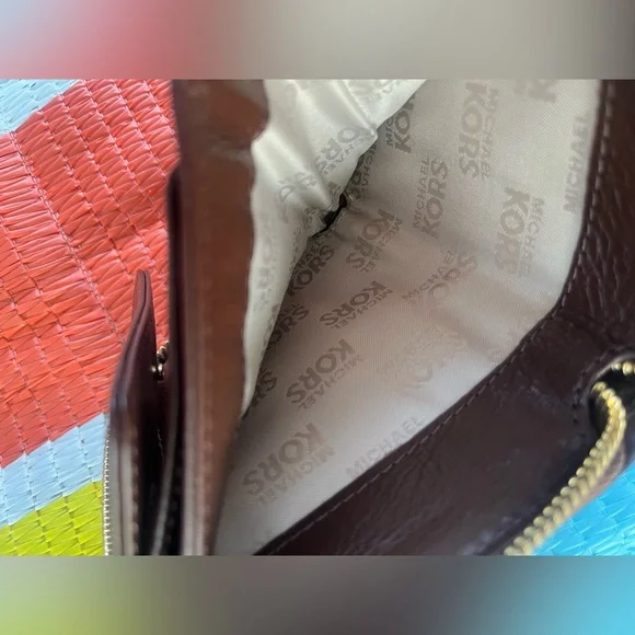 ✨HP✨ Michael Kors Brown and Tan Wallet EUC - Picture 5 of 10